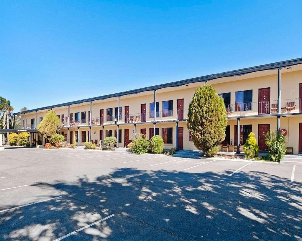 Country Plaza Motel Тари Экстерьер фото