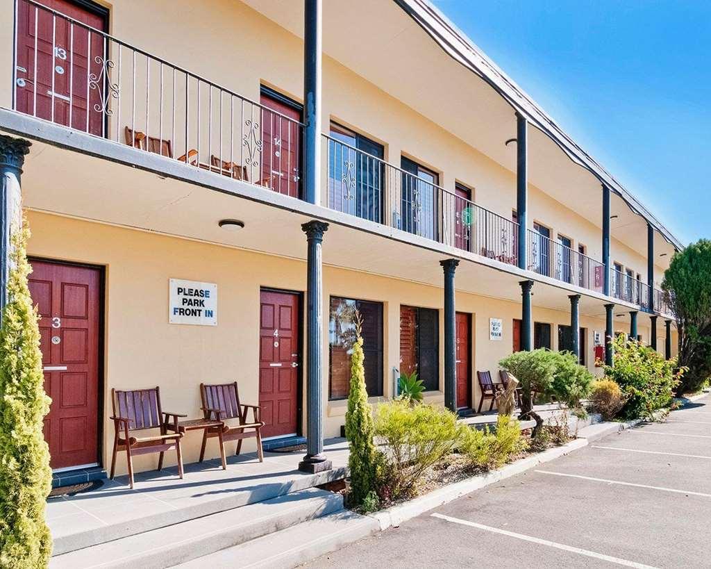 Country Plaza Motel Тари Экстерьер фото