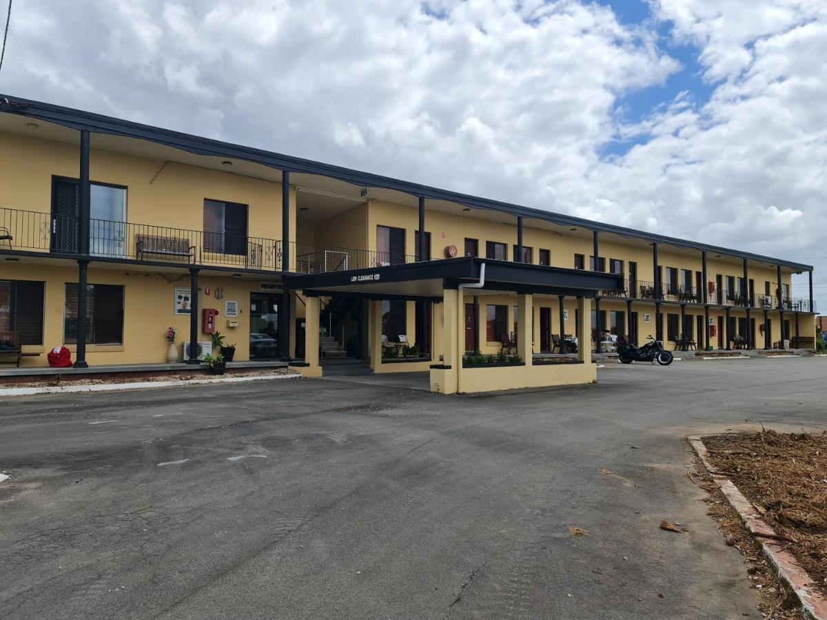 Country Plaza Motel Тари Экстерьер фото