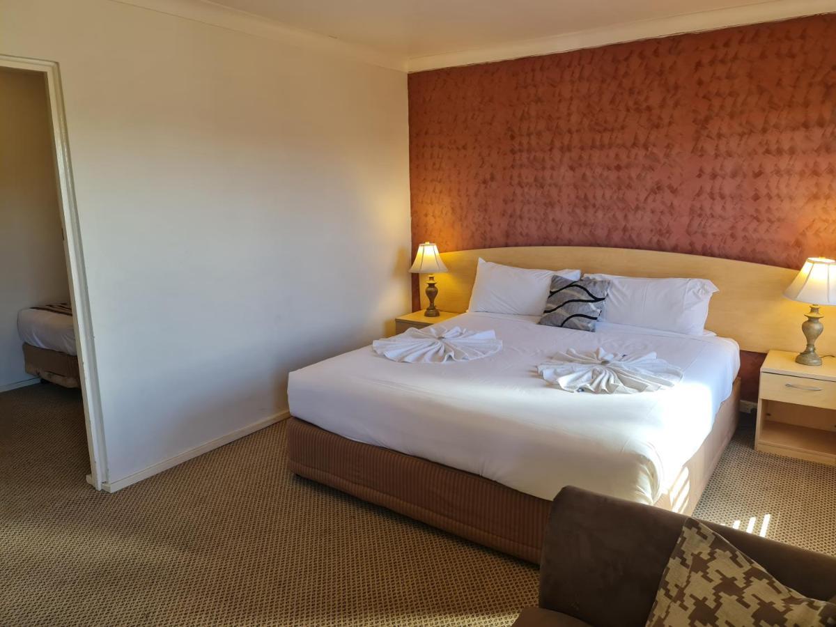 Country Plaza Motel Тари Экстерьер фото