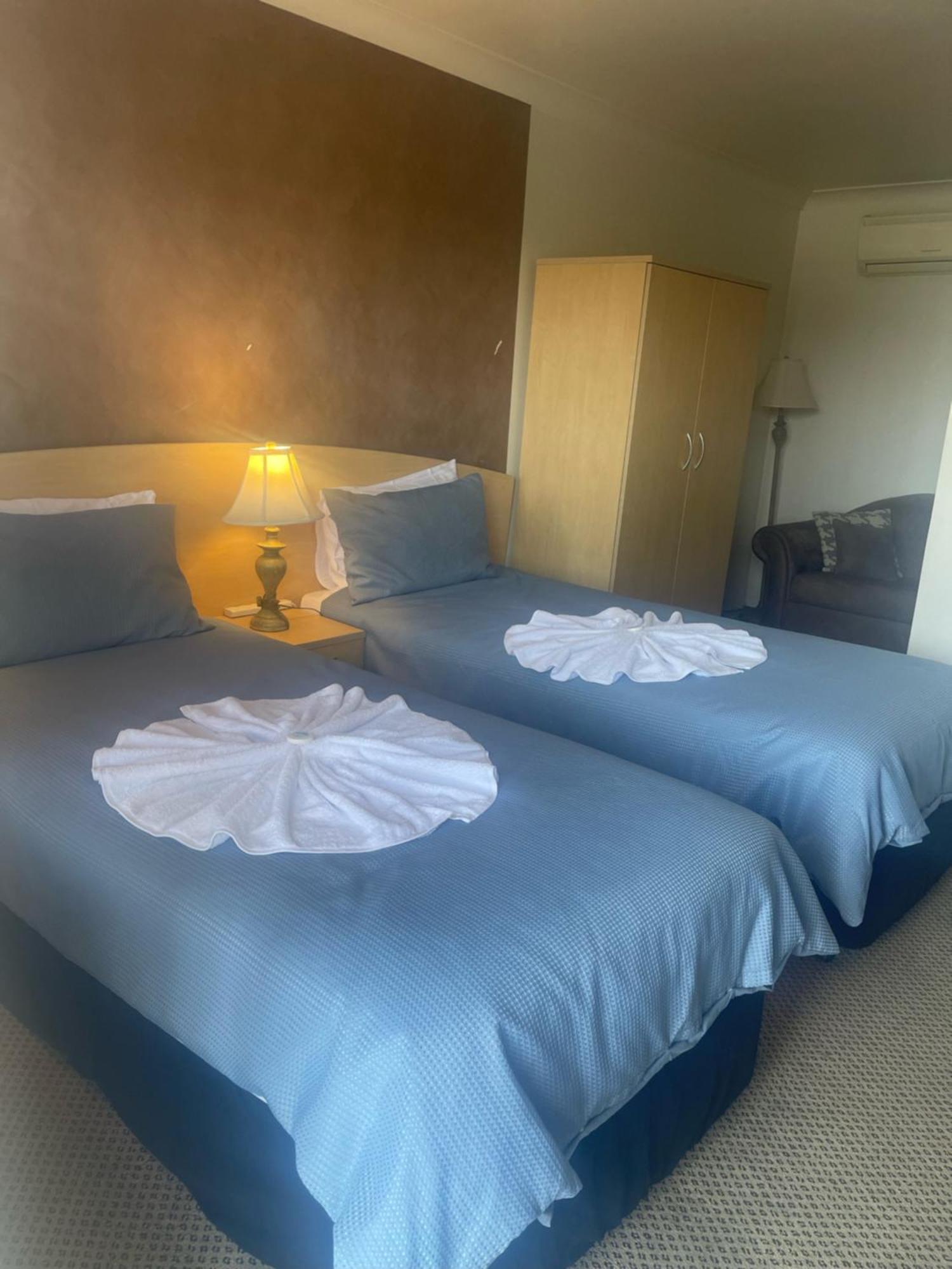 Country Plaza Motel Тари Экстерьер фото