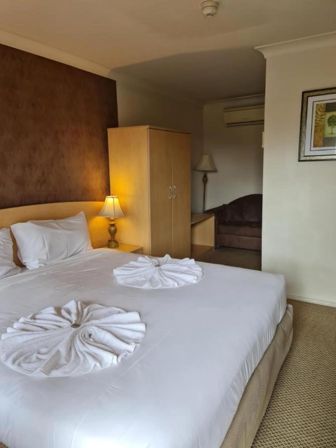Country Plaza Motel Тари Экстерьер фото