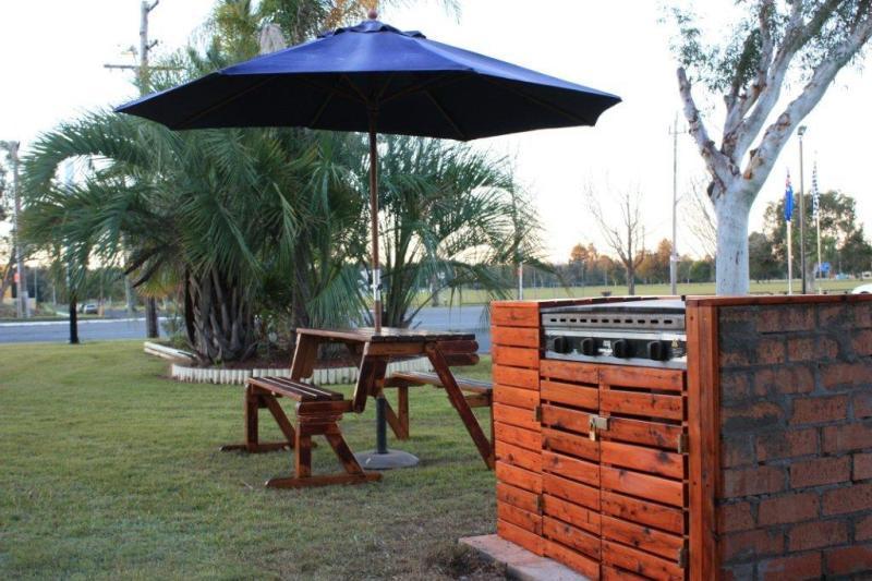 Country Plaza Motel Тари Экстерьер фото