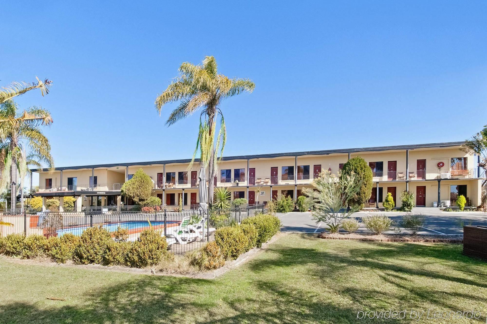 Country Plaza Motel Тари Экстерьер фото