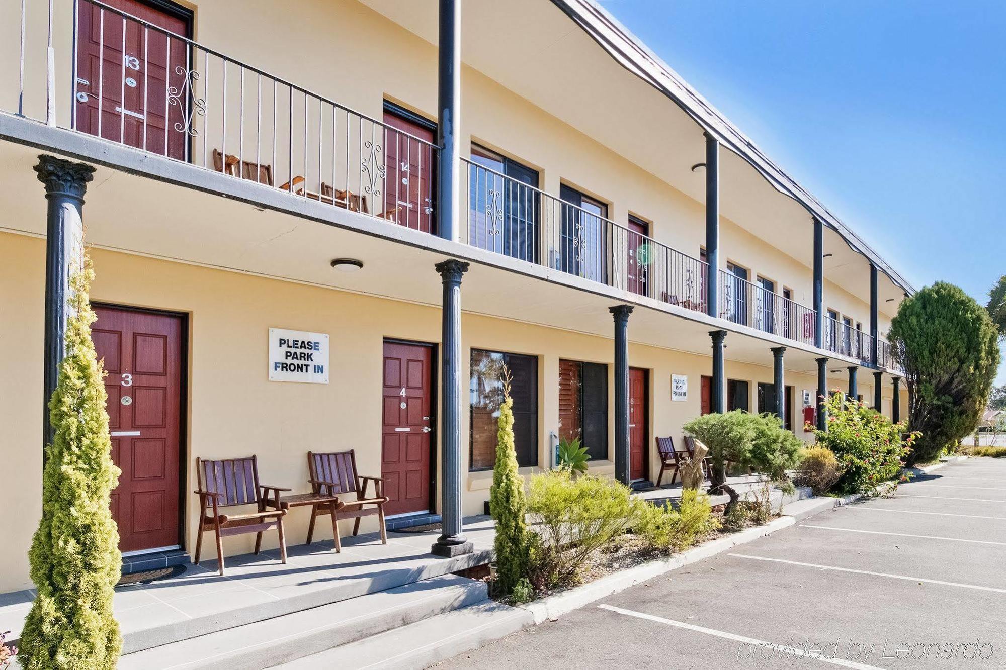 Country Plaza Motel Тари Экстерьер фото