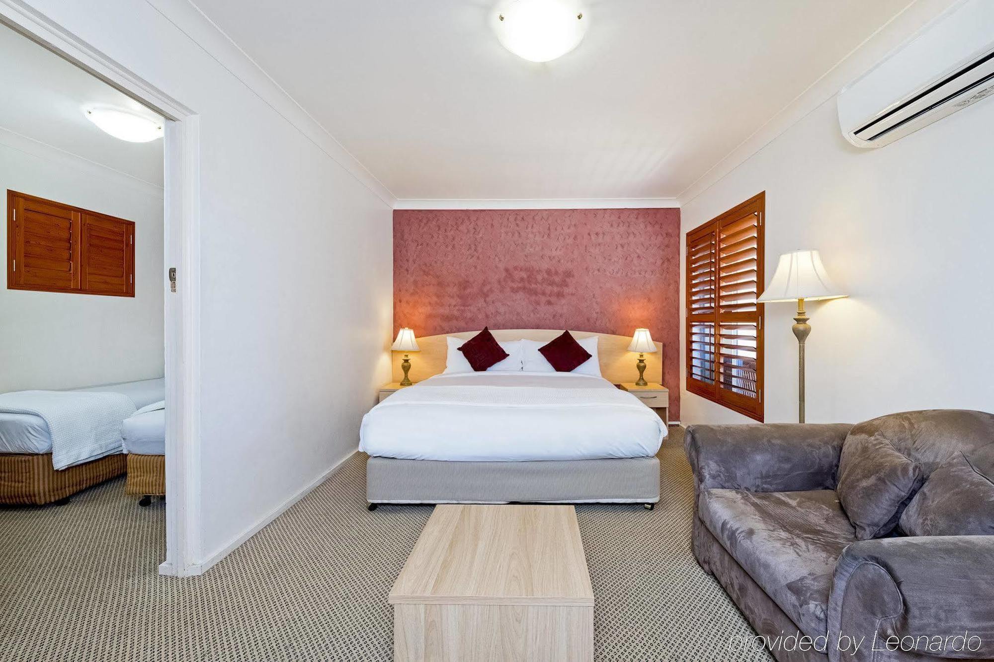 Country Plaza Motel Тари Экстерьер фото