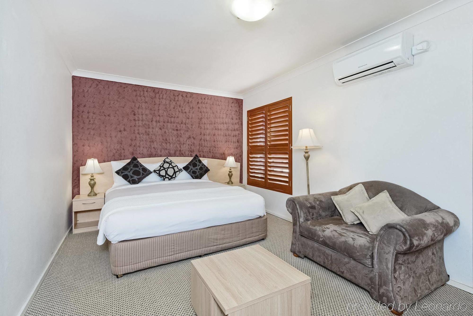 Country Plaza Motel Тари Экстерьер фото