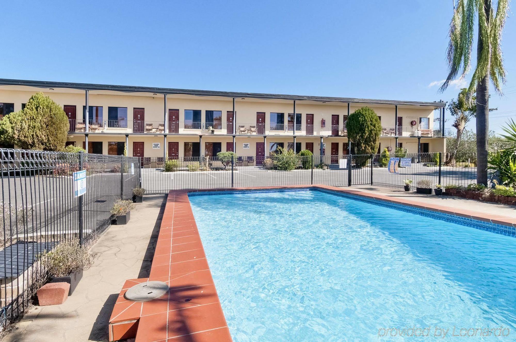 Country Plaza Motel Тари Экстерьер фото